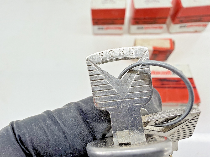 (1) NOS 1960-72 Ford Bronco Galaxie Falcon Ignition Cylinder & Keys C3AZ-11582-A