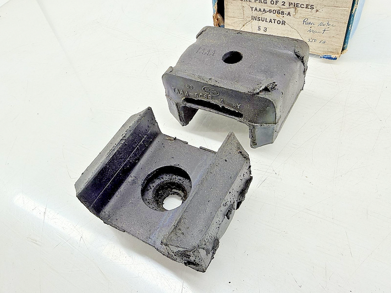 NOS 1953 - 1960 FORD TRUCK UPPER TRANSMISSION MOTOR MOUNT TAAA-6068-A C77-12