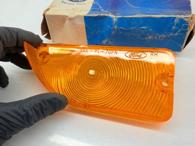 NOS 1971 - 1972 FORD MAVERICK LENS PARKING LAMP RH D1DZ-13208-A C60-34
