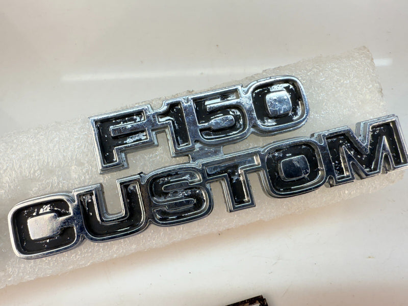 OEM 1973 -1979 F-150 CUSTOM Pair Front Fender Emblem Badge D7TB16702DWC B32-262