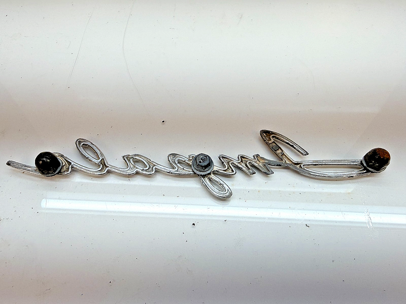 OEM 1961 1962 CHEVROLET IMPALA QUARTER PANEL NAMEPLATE SCRIPT EMBLEM E8-54