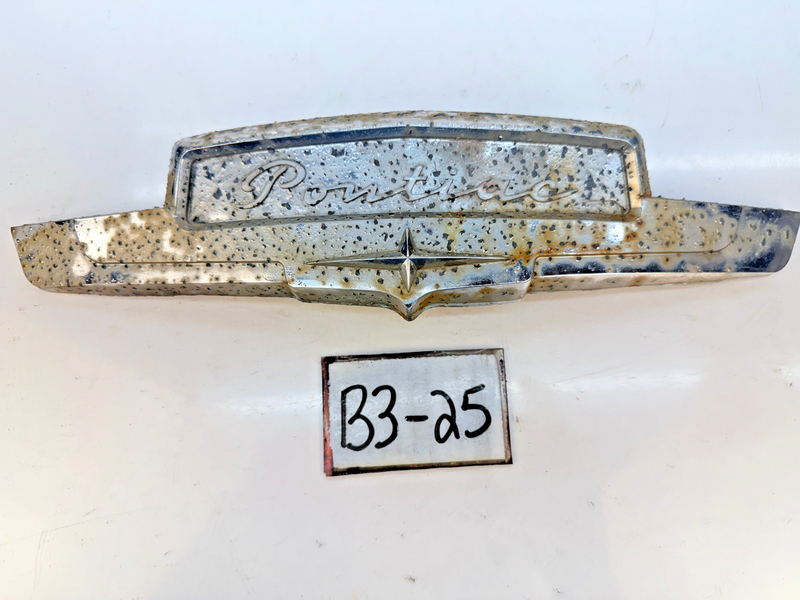 OEM GM Chrome Hood/Grille Ornament/Emblem 513676 1950 Pontiac Super Chief B3-25