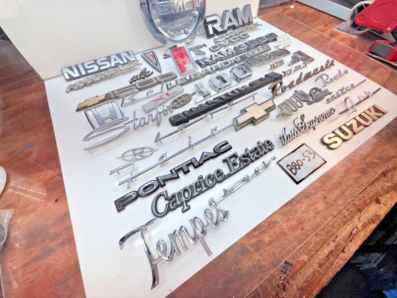 Vintage **40+ PIECE** EMBLEM LOT CHEVROLET FORD PLYMOUTH CHRYSLER B80-53