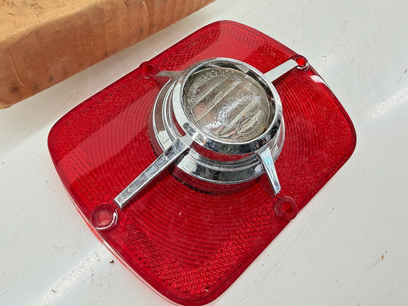 NOS 1965 FORD FAIRLANE 500 WAGON TAIL LIGHT LENS C5OZ-13450-D C68-12