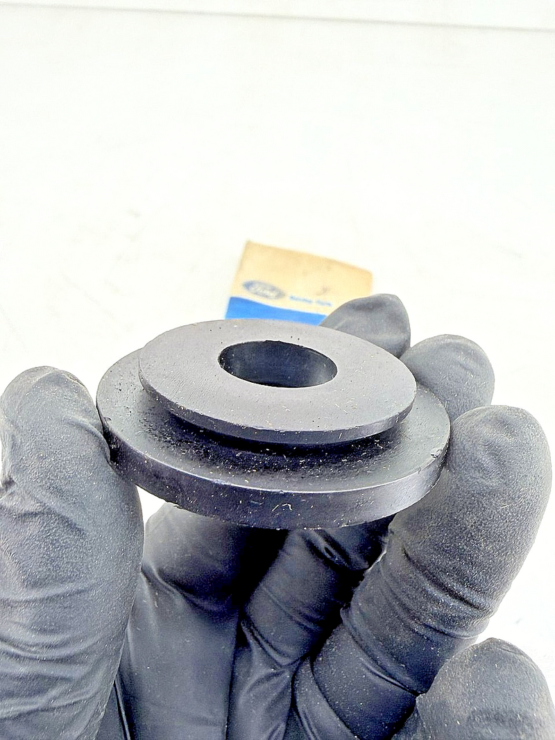 NOS 1973 - 1979 FORD F100 F250 TRUCK FUEL SEAL GROMMET D3TZ-9B076-A C76-130