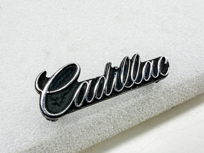 Vintage 1976 - 1978 CADILLAC DEVILLE FLEETWOOD FENDER EMBLEM GM 1625295 E10-106