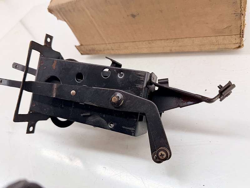 NOS GM 3128359 1953 1954 Chevrolet Air Flow Heater Control Switch Assembly SU600
