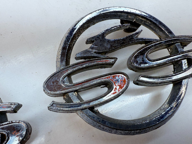 OEM 1962 CHEVY IMPALA SS PAIR EMBLEMS 3813889 GM QUARTER PANEL E5-11