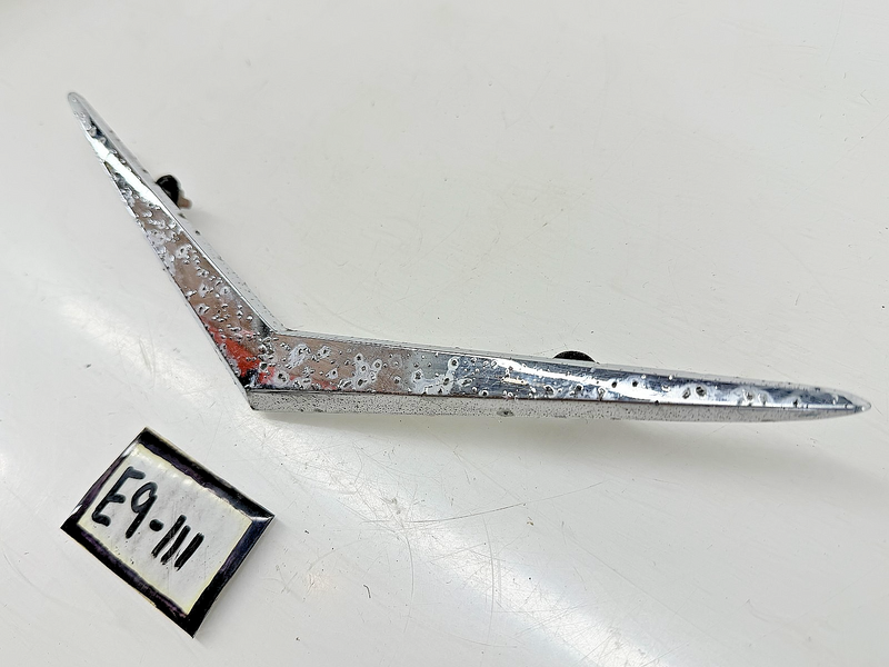 OEM 1960 Chevy Impala Bel Air Trunk V Emblem 3757503 E9-111
