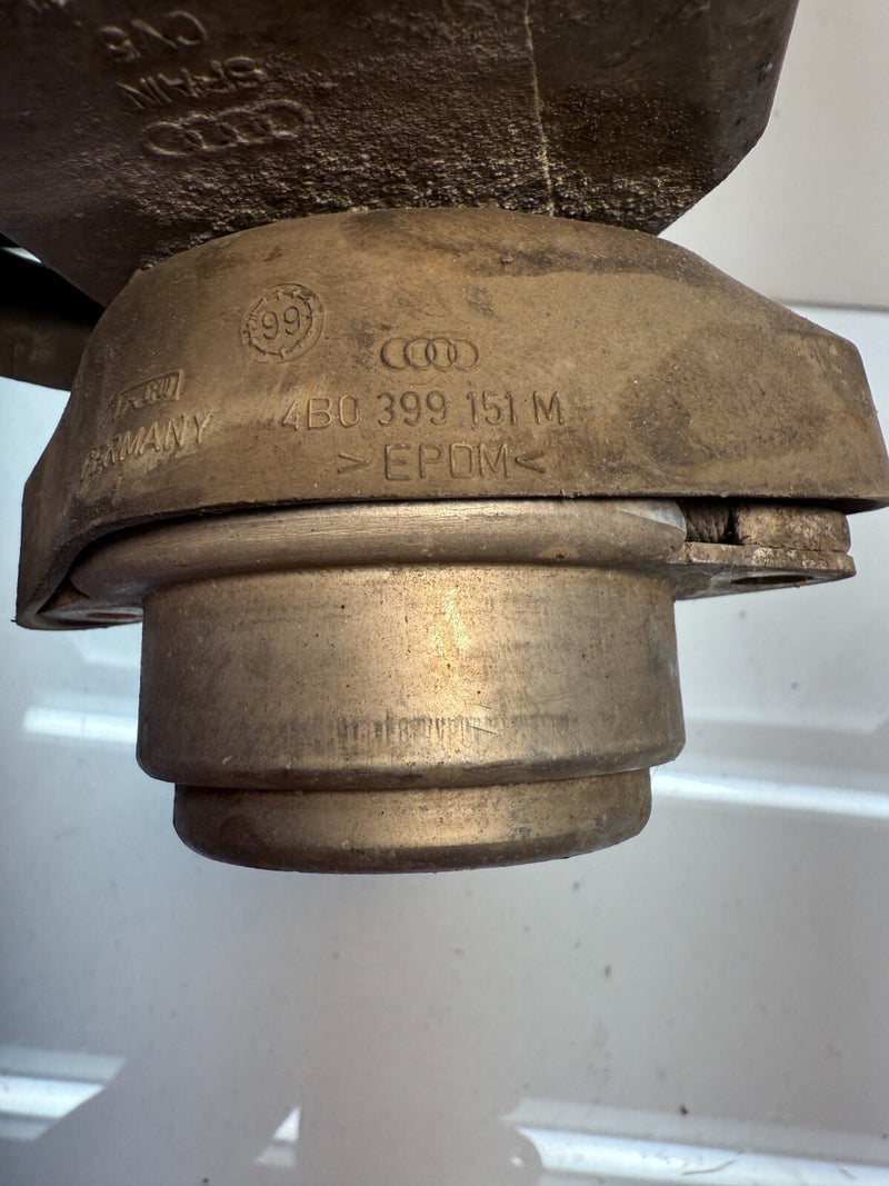 OEM Audi A4 S4 B5 8D 1996 Gearbox Mounting Bracket 8D0399114AH LIU19879 C14-8