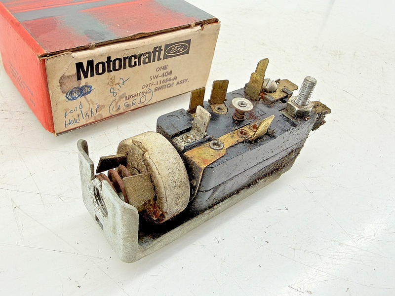 OEM 1959 - 1977 FORD TRUCK HEADLIGHT SWITCH SW-404 B9TF-11654-A USED C75-55