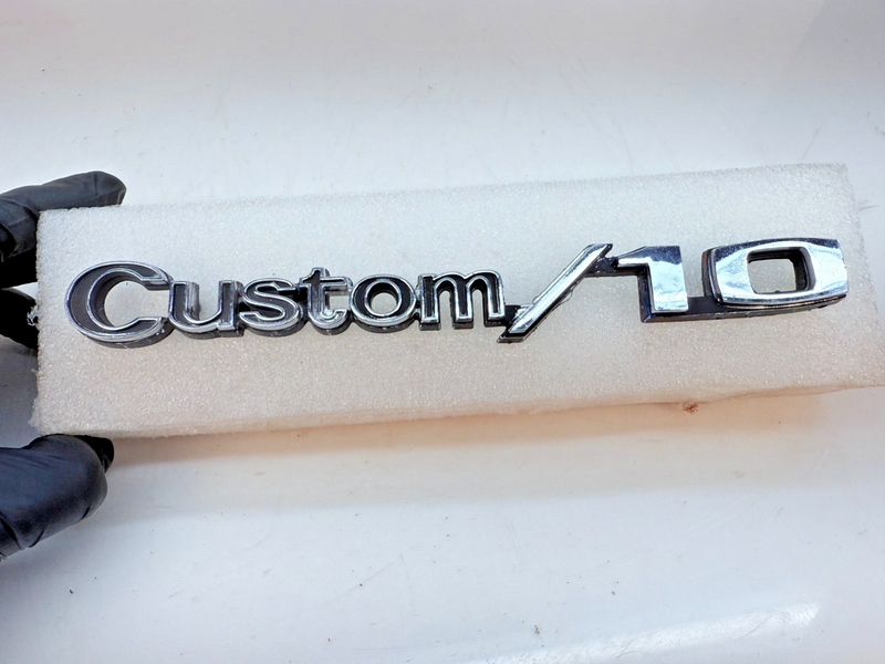 OEM 1969 - 1972 GM Chevrolet Chevy Truck Custom 10 Fender Emblem 3944759 E5-77