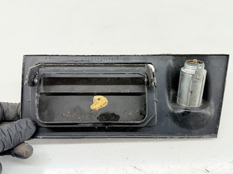 OEM 1985 1986 Ford Mustang Console Ashtray & Receptacle E0ZB-66048A06-C11 C65-3