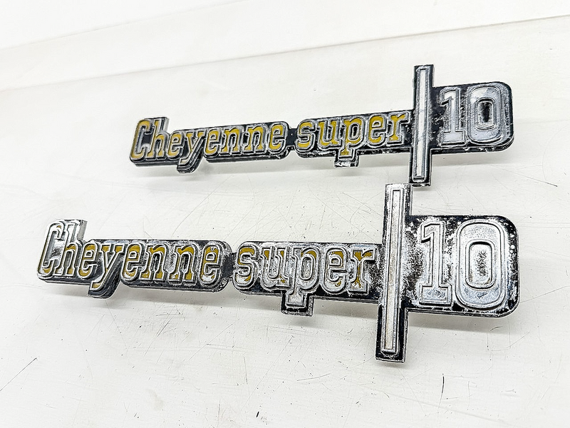 OEM 1973 - 1976 CHEVY TRUCK CHEYENNE SUPER 10 FENDER EMBLEM PAIR 6273134 E10-4