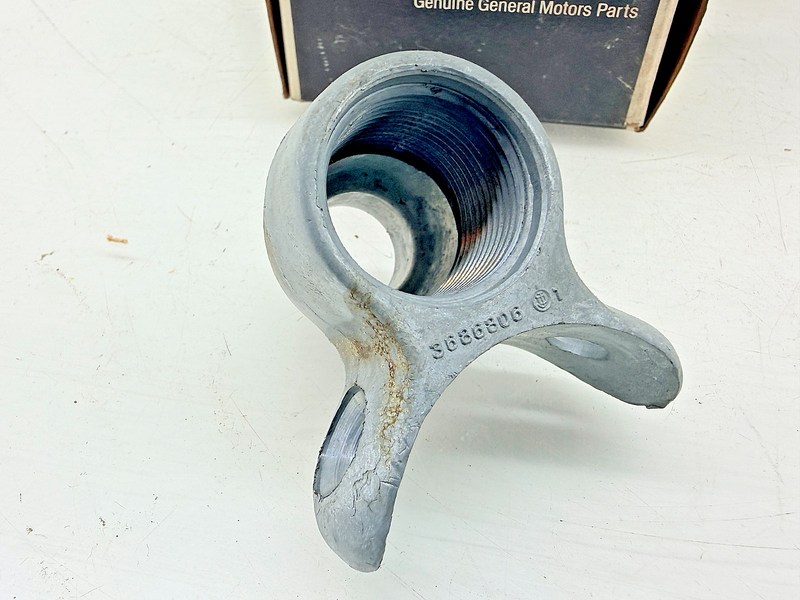 (1) NOS  1948 - 1953 Chevy GMC Trucks Shift Control Upper Support 3686806 C72-15