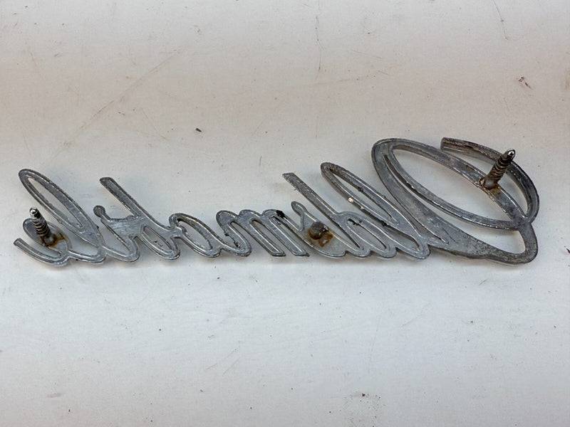 1972 - 1977 OLDSMOBILE CUTLASS TRUNK LID EMBLEM 9858568 B32-348