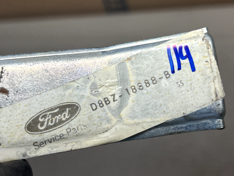 NOS FORD D8BZ-18888-B Support Bracket B30-114