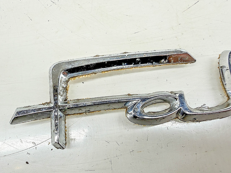 Vintage 1968 FORD FALCON FENDER SCRIPT EMBLEM C8DB-62291862-A E10-17