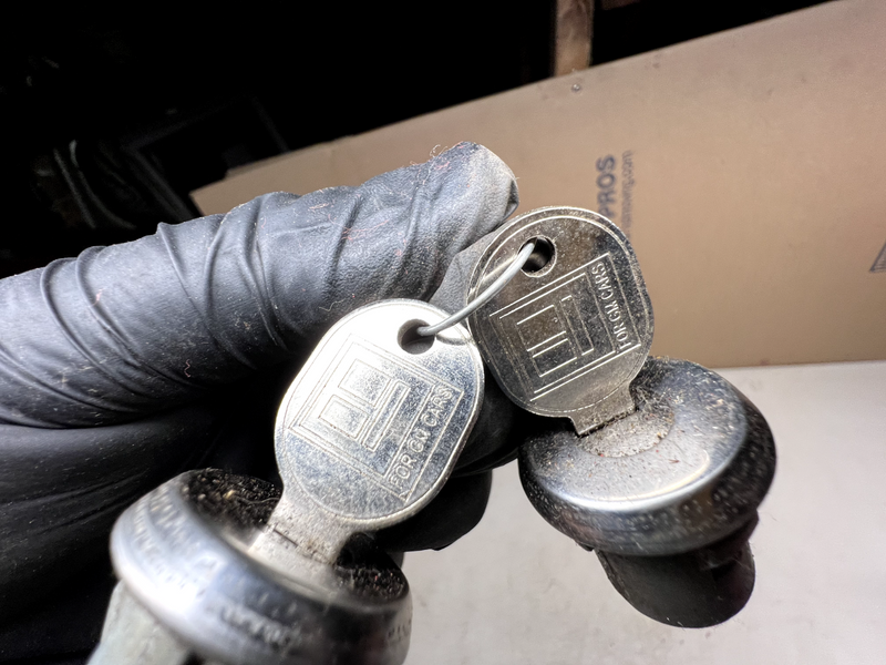 Original with GM KEYS 1960-1966 PONTIAC BUICK OLDSMOBILE 2 DOOR LOCK SET B24-1