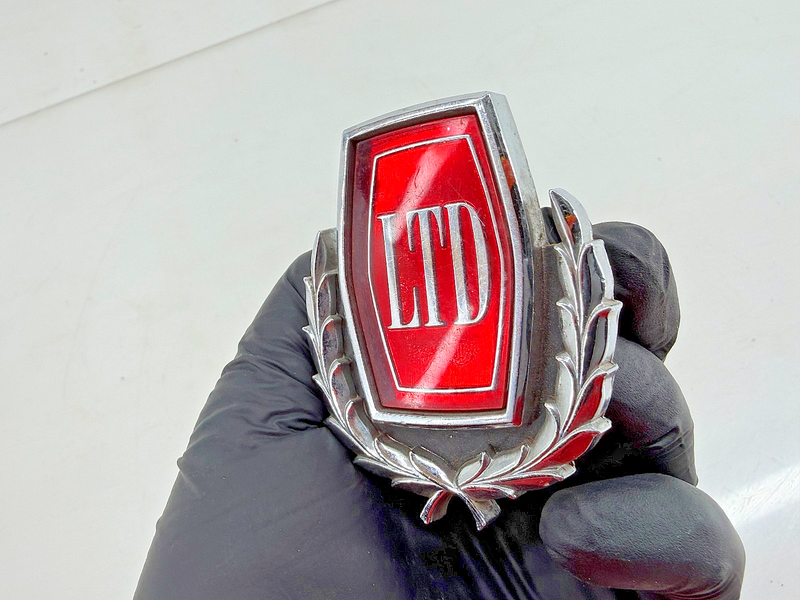 OEM 1973 1974 1975 Ford LTD Galaxie Front Grille Emblem D3AB-8B369-AC E7-119