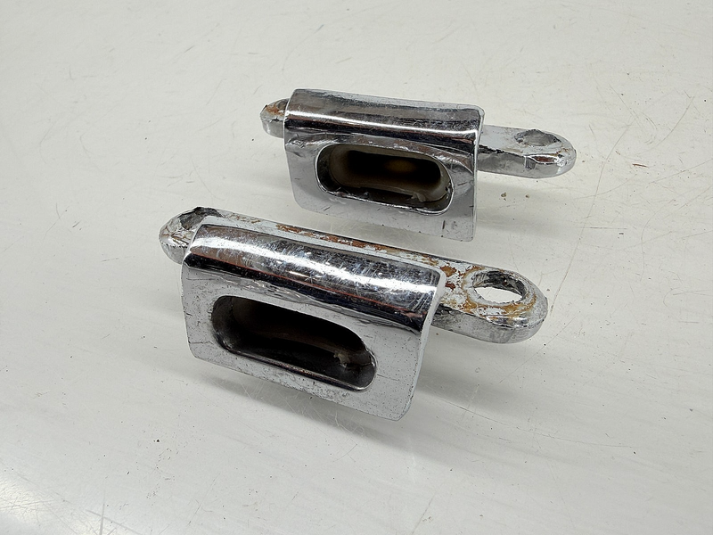 OEM 1968 - 1982 CHEVY CORVETTE PAIR T-TOP ALIGNMENT HOUSING RH LH 3932972 E9-37