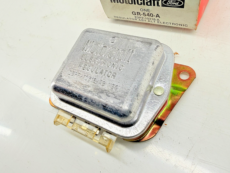 NOS 1965 - 1990 Ford Lincoln Mercury Volt Regulator GR-540-A E2PZ-10316-A C61-22