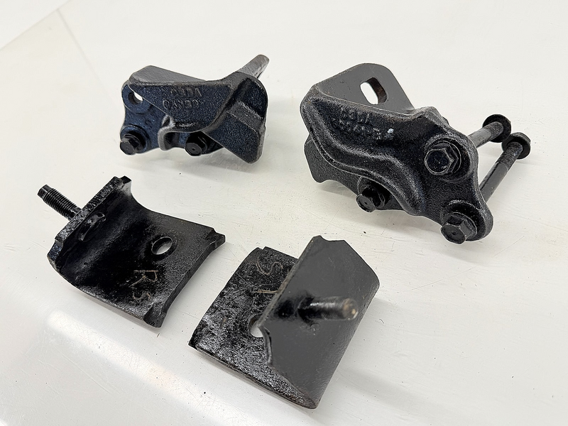 OEM 1964 - 1966 Mustang GT 1963 - 1965 Falcon 260 289 MOTOR MOUNT FRAME BRACKETS