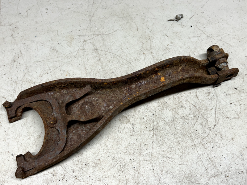 1956 1957 1958 1969 1961 1962 Chevy Corvette Clutch Fork & Bolt GM# 3739043 B35