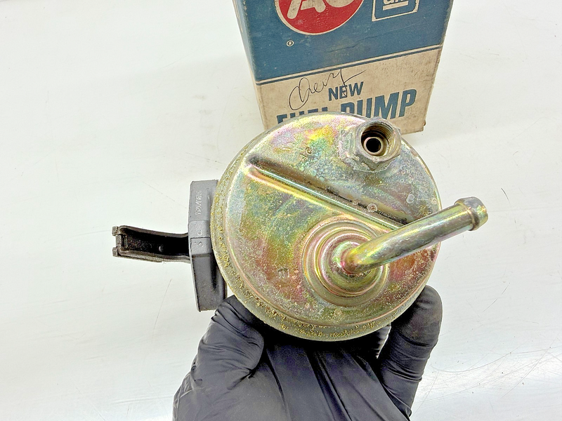 NOS 1965 - 1975 CHEVROLET PONTIAC OLDSMOBILE AC FUEL PUMP 40446 6CYL F-137