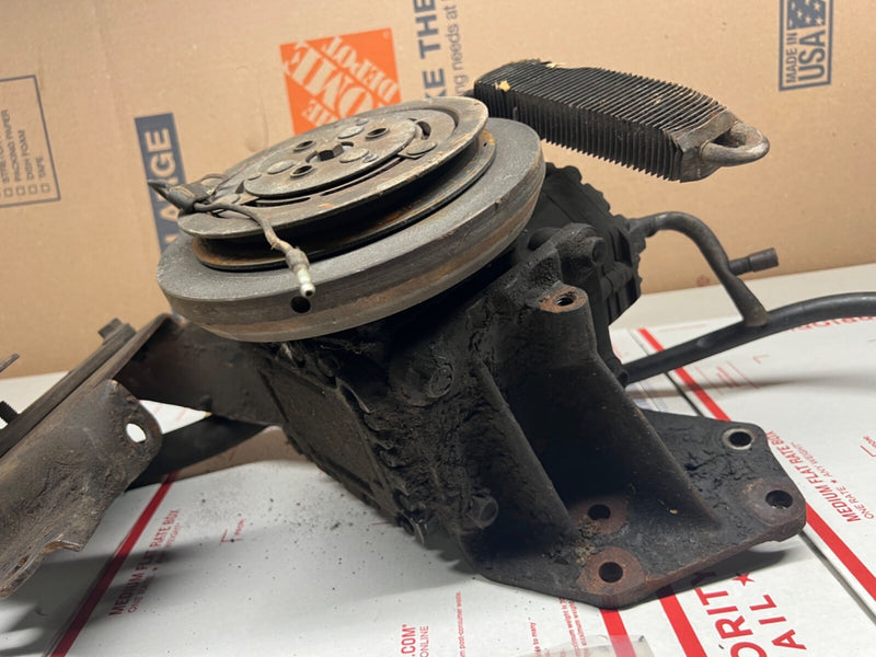 1971-74 FORD Torino COMPLETE A/C AIR COMPRESSOR BRACKET D3AH-8A617-BA FOMOCO U1A