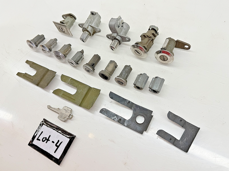 (19) - VINTAGE 1960's Ford Mercury Door Truck Glove Ignition Key Locks Tumblers