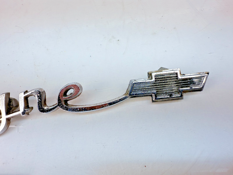 OEM 1964 CHEVROLET BISCAYNE CHROME QUARTER PANEL SCRIPT EMBLEM 4886814 E7-4