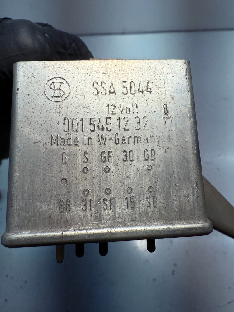 OEM 1977 - 1986 Mercedes  W123 240D Seat Belt Relay 0015451232 C8-16