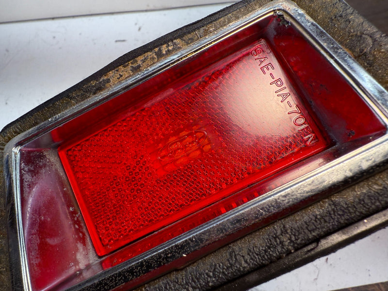 1970 Ford Ranchero/Mustang Rear RH Side Marker Light 70 B44-17