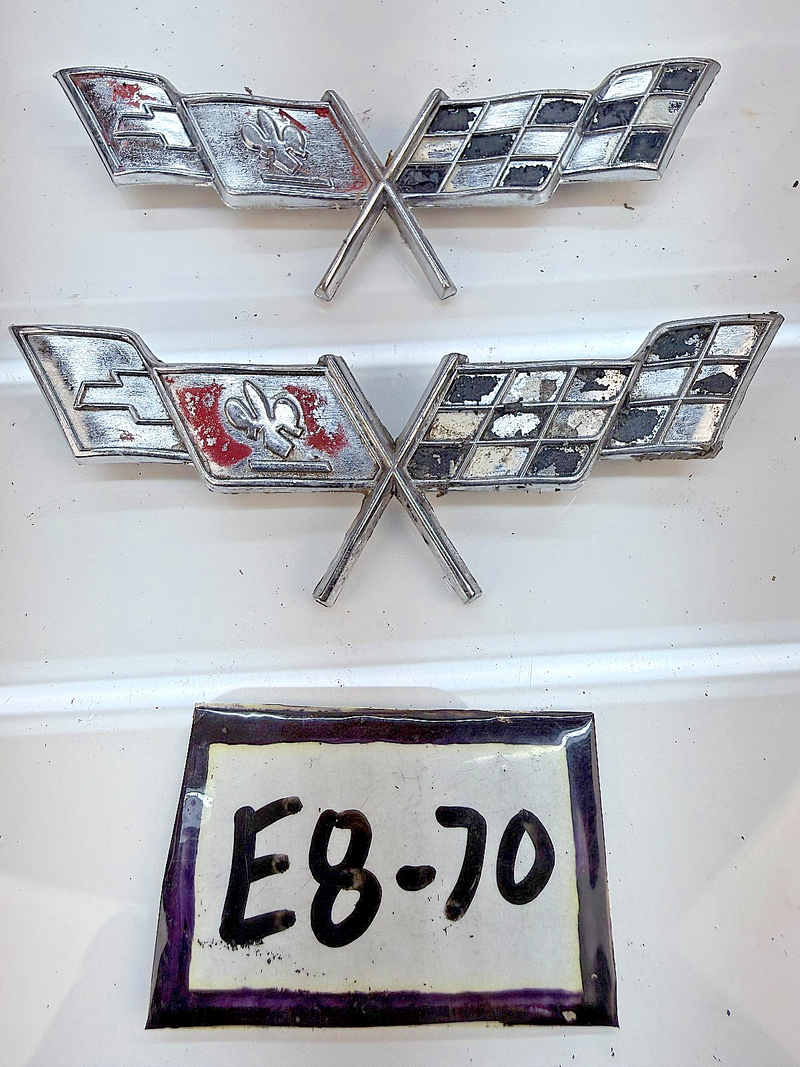 OEM 1979 Chevrolet Corvette PAIR Gas Fuel Door Emblem 471295 E8-70