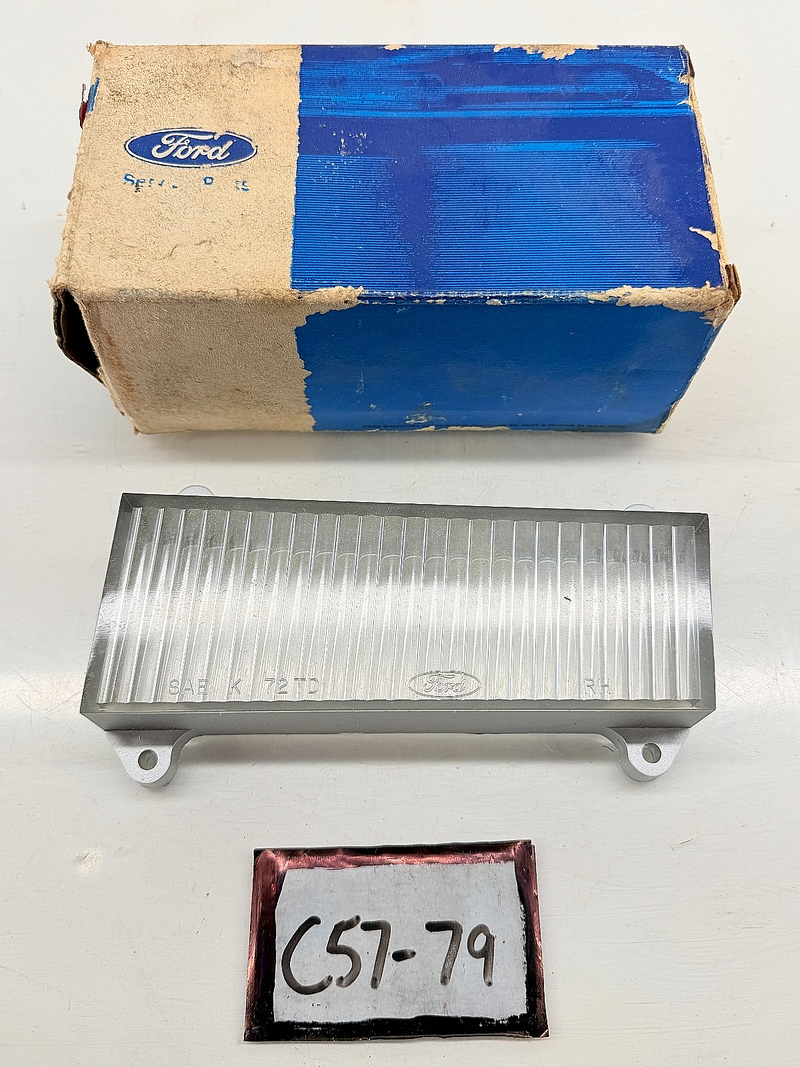 NOS 1972 FORD THUNDERBIRD RH TURN SIGNAL LENS SAE-K-72TD  D2SZ-15A215-A C57-79