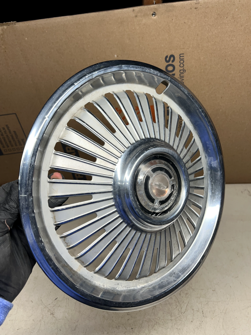 OEM 1965 Chevrolet Hub Caps 14" Chevy Wheel Cover Hubcap Chevelle 65 B40-9