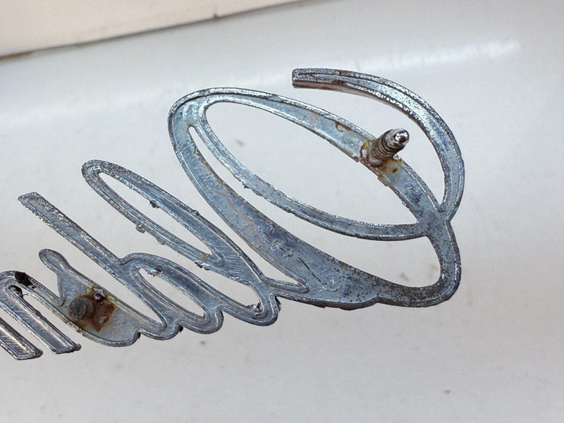 1972 - 1977 OLDSMOBILE CUTLASS TRUNK LID EMBLEM 9858568 B32-348