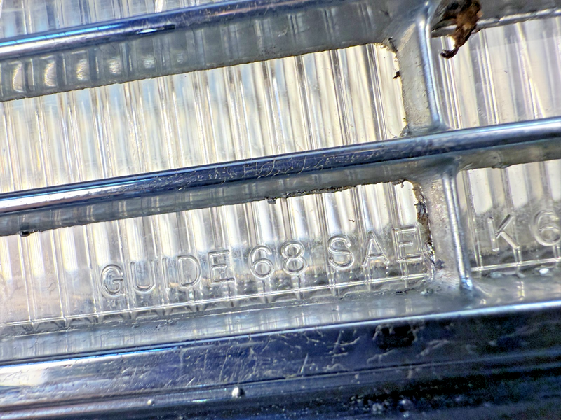 1965 CADILLAC DEVILLE DRIVER SIDE FRONT PARKING LIGHT W/ GRILLE GM 5956355 B16-1