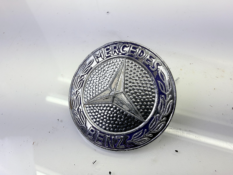OEM Mercedes Benz W111 W112 Model 108 109 Front Rad. Grill Emblem Badge E8-107