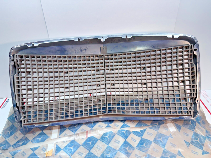 NOS 1974 - 1976 Mercedes W114 W115 C114 Front Grill Assembly Late Model 1975 P7
