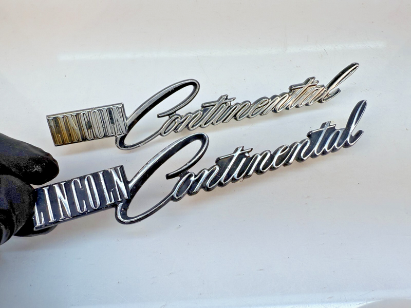 OEM 1975 -1979 LINCOLN CONTINENTAL PAIR HEADLIGHT DOOR EMBLEM D5VB13B124 B32-218