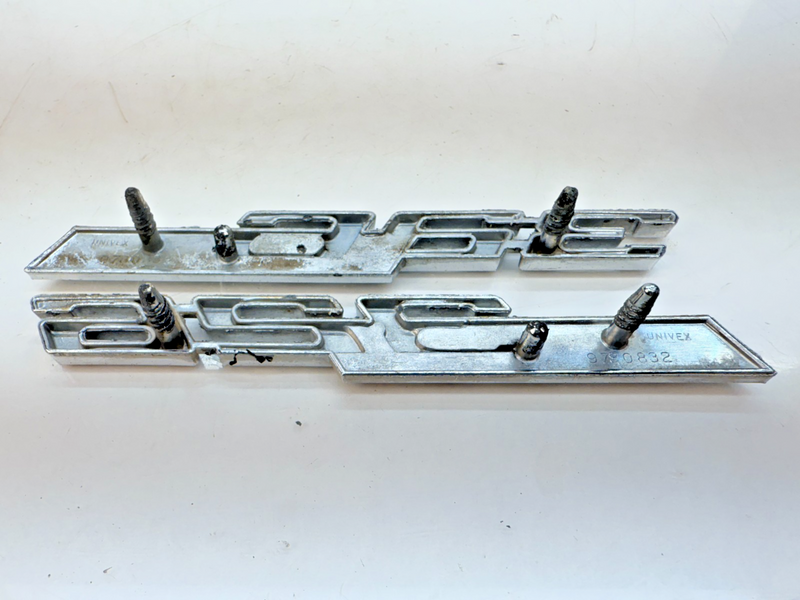 OEM 326 PAIR FENDER EMBLEMS, 1965 1966 TEMPEST, LE MANS, 9780832 9780833 E5-76