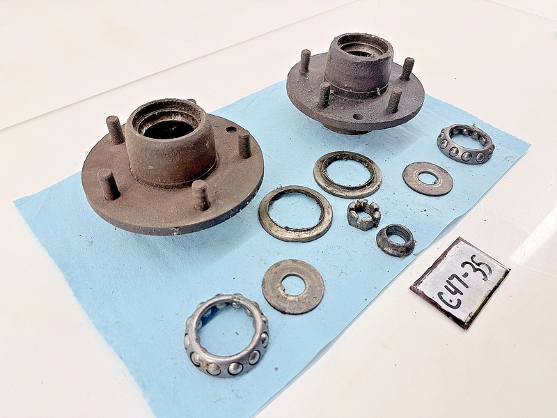 OEM 1958 - 1964 Chevrolet Impala Pair of Front Wheel Bearing Hub Housing C47-35