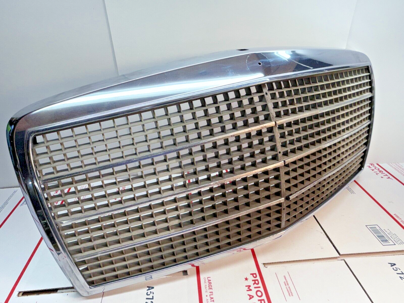 VINTAGE OEM 1974-1976 MERCEDES BENZ GRILLE 115 888 00 23 W114 W115 C114 Coupe P6