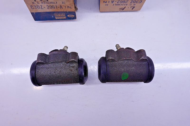 NOS 1965 - 1971 Ford Mustang PAIR Wheel Cylinder Assembly Front C3DZ-2061-A C55