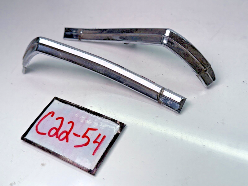 OEM PAIR OF GM 7746860 / 7746861 MOLDING TRIM EMBLEMS 1394299 C22-54