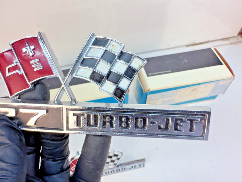 NOS GM 1966 1967 Corvette 427 Turbo-Jet Side Fender Emblem Pair 3876425 B81-25
