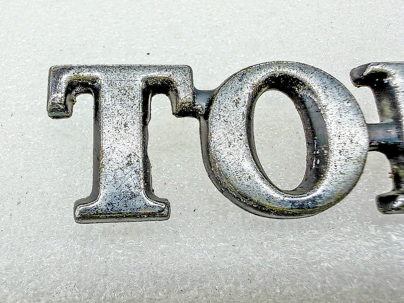 OEM 1972 FORD GRAN TORINO FENDER EMBLEM D2OB-16098-DA E10-45