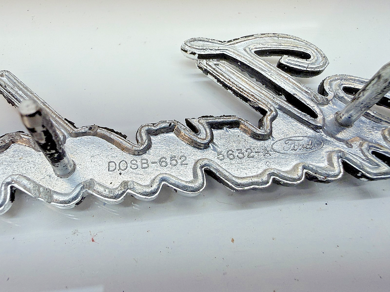 OEM 1970 FORD THUNDERBIRD 1/4 PANEL EMBLEM D0SB-6525632-A FOMOCO E8-53